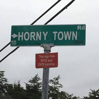 Логотип канала horny_town