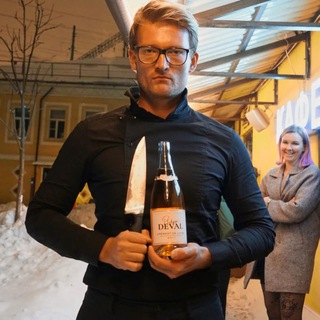 Логотип канала winedudeclub