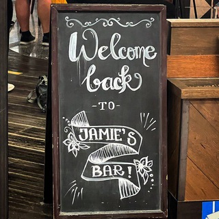 Логотип jamiesbar