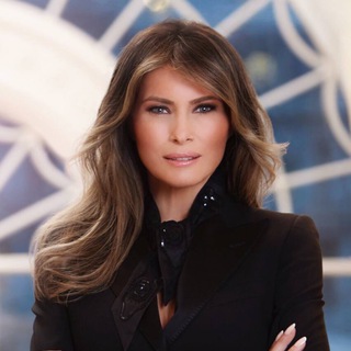 Логотип real_melaniatrump