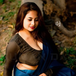 Логотип hottie_in_saree