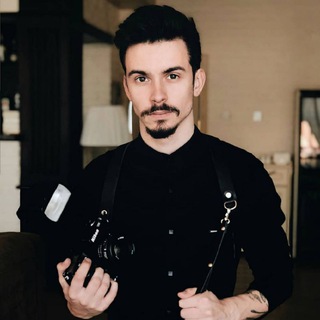 Логотип kardashphotographer