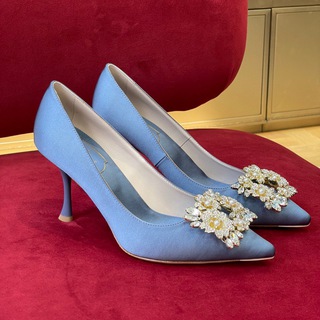Логотип highheeledshoes