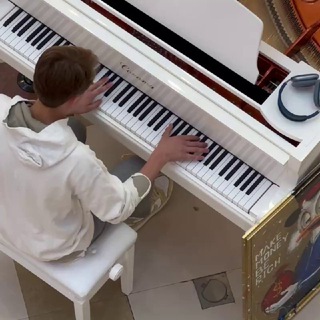 Логотип канала GrandRoyalPianoClub