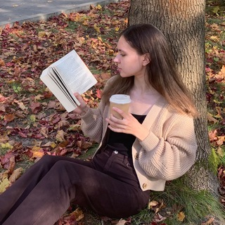 Логотип канала juliet_with_books