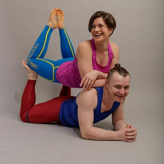 Логотип канала couplesyoga